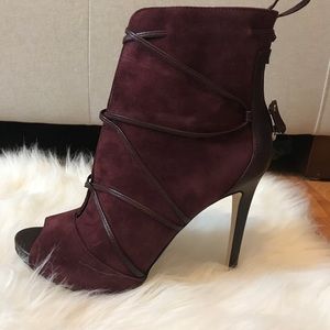 Brand new never worn Guess heels